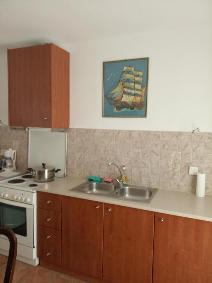Studio With Tenis Court And Mini Basket Apartment Aigio Exterior photo